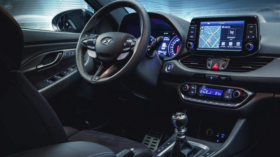 Интерьер Hyundai i30 N 2017 года  (WW) (фото 9 из 47)